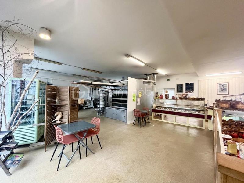 Local commercial - 150 m² - 6 pièces