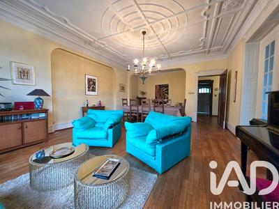 Maison - 365 m² - 12 pièces