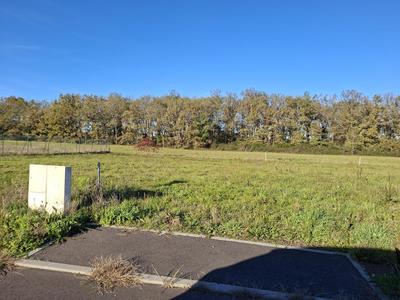 Terrain constructible - 834 m²