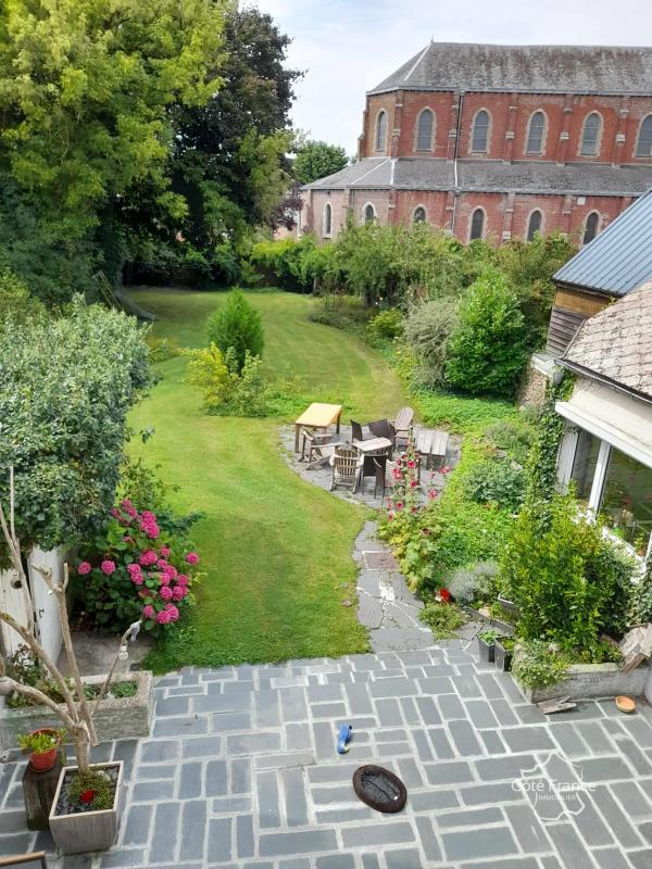 Propriété - 300 m² - 11 pièces