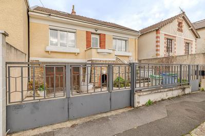 Maison - 95 m² - 5 pièces