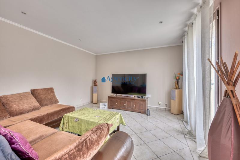 Maison - 178 m² - 8 pièces