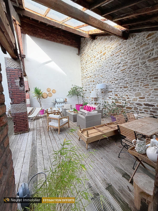 Maison - 270 m² - 8 pièces