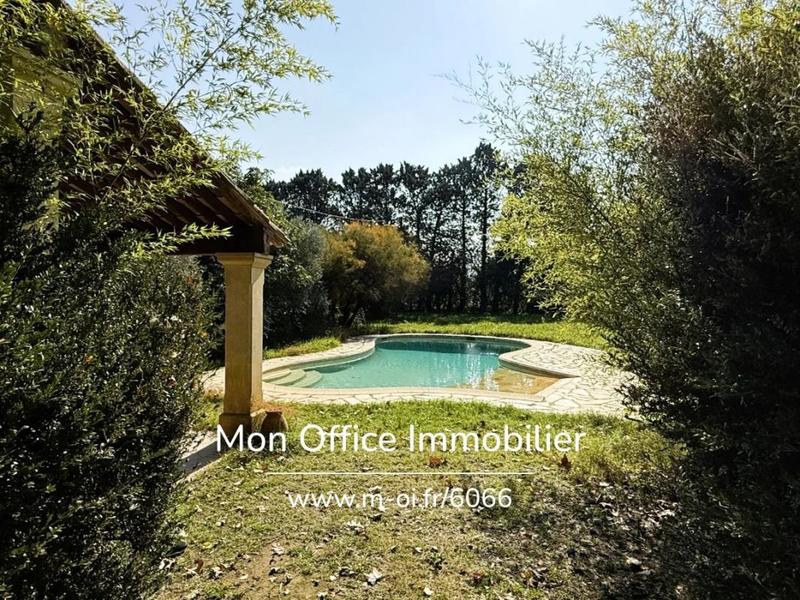 Maison - 390 m² - 14 pièces