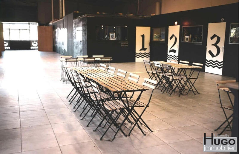 Entrepôt - 1 700 m²