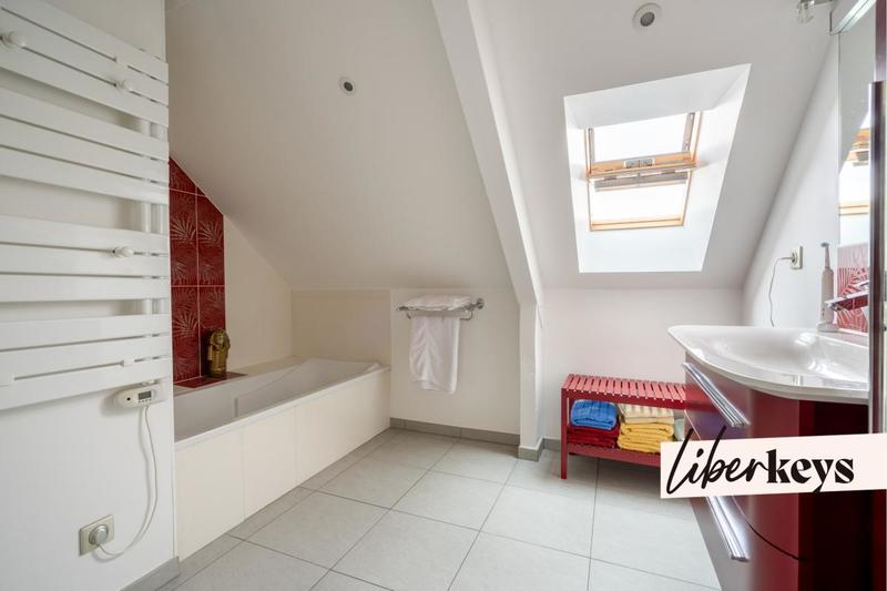 Maison - 210 m² - 7 pièces