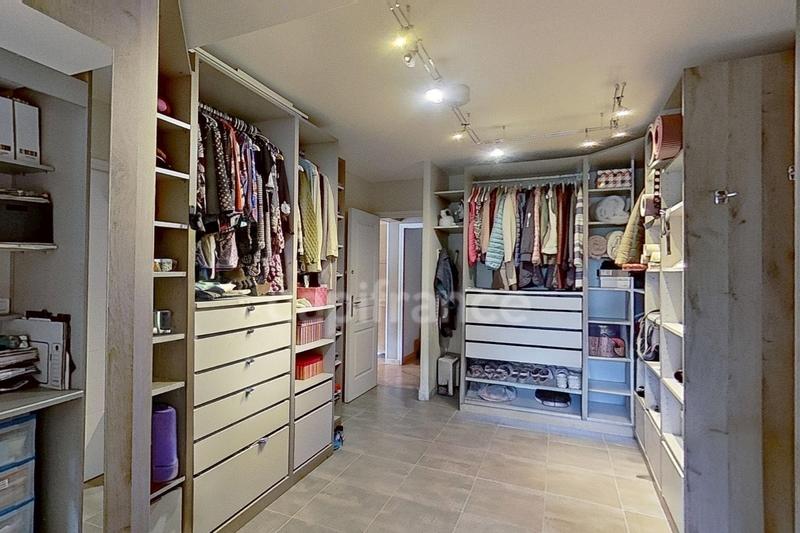 Maison - 246 m² - 10 pièces