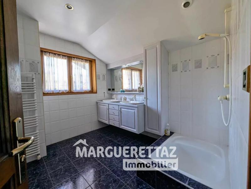 Maison de village - 240 m² - 6 pièces