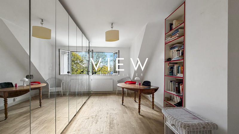 Maison - 202 m² - 7 pièces