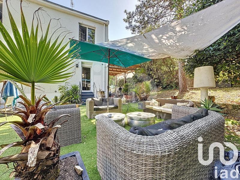 Maison - 200 m² - 11 pièces