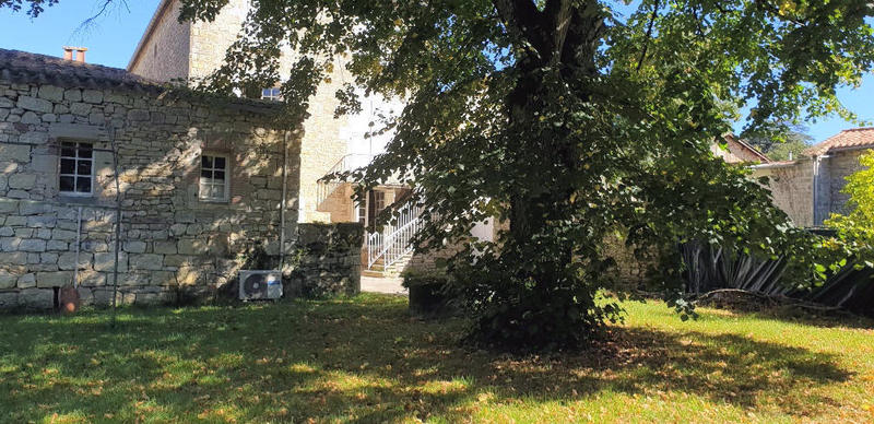 Maison - 250 m² - 6 pièces