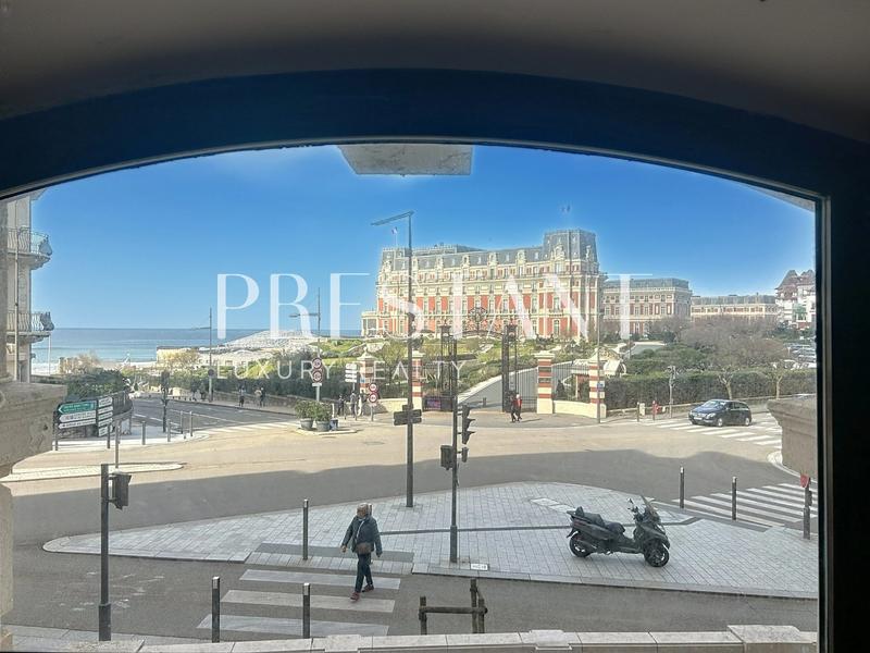 Appartement - 84 m² - 2 pièces