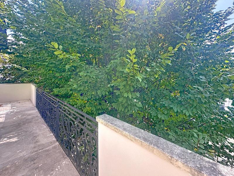 Maison - 221 m² - 6 pièces