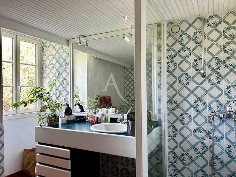 Maison - 229 m² - 9 pièces