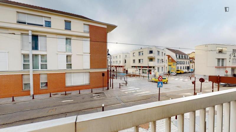 Chambre - 9 m² - 5 pièces