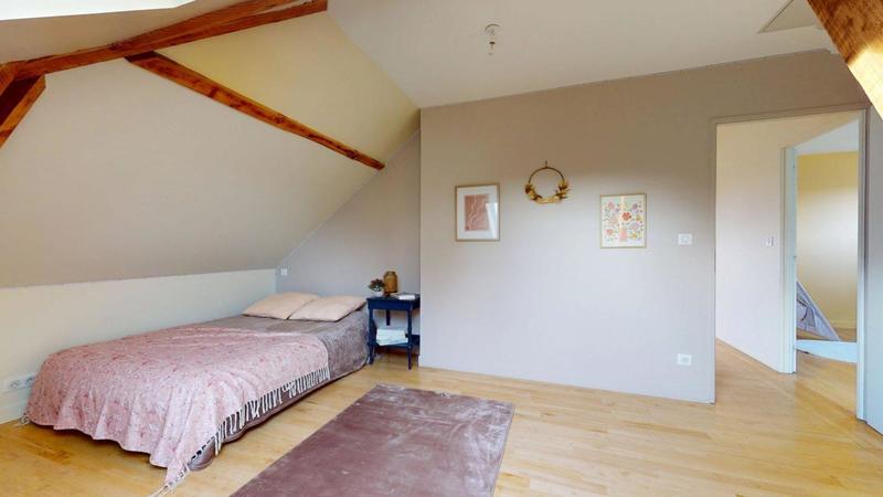 Maison - 225 m² - 8 pièces