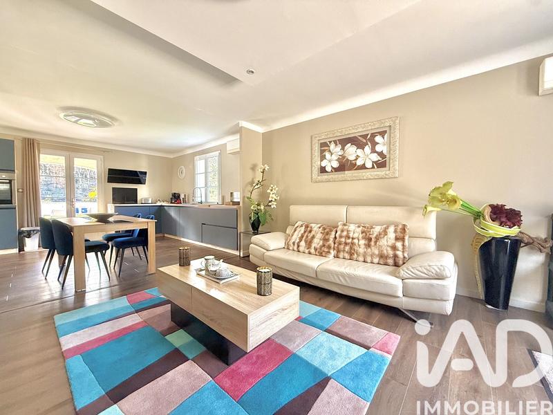 Maison - 365 m² - 11 pièces