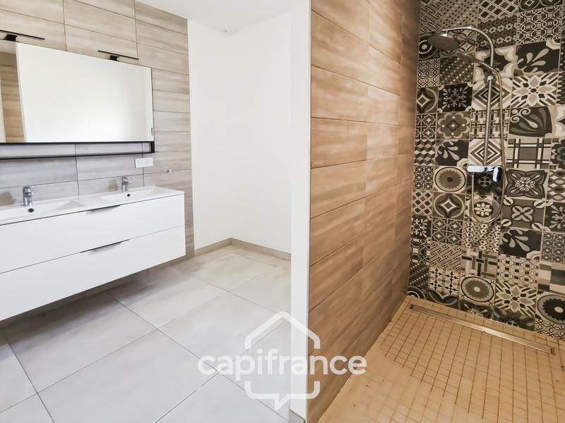 Maison - 99 m² - 5 pièces