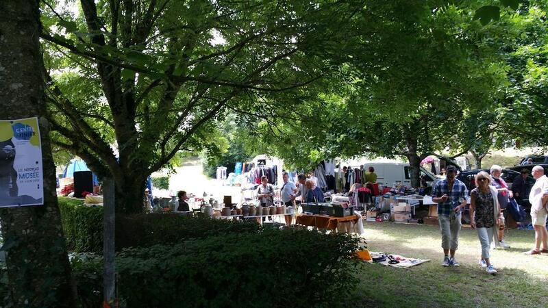 Vide-greniers, brocante, marché artisanal