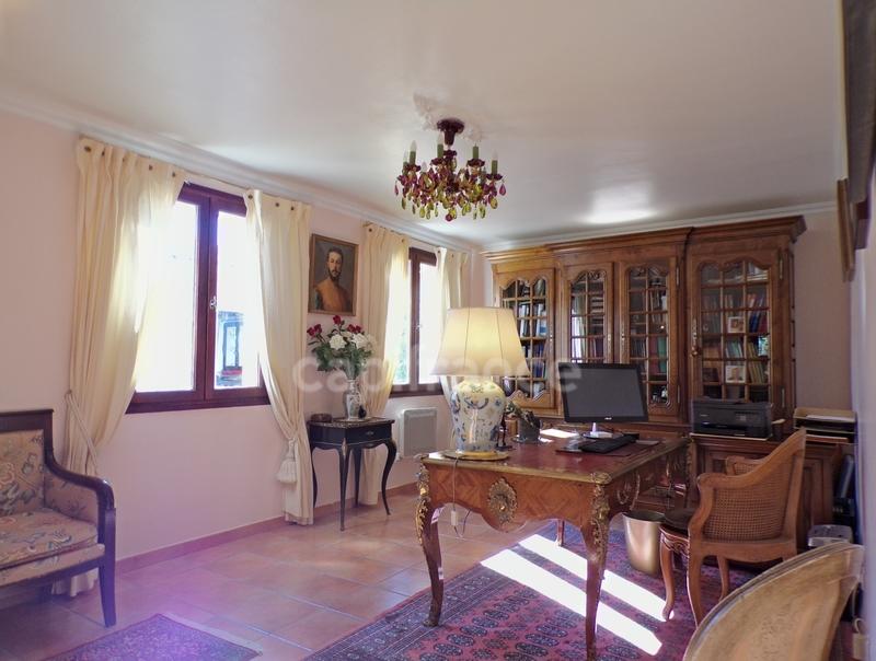 Villa - 341 m² - 8 pièces