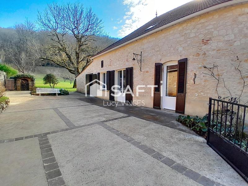 Maison - 211 m² - 8 pièces