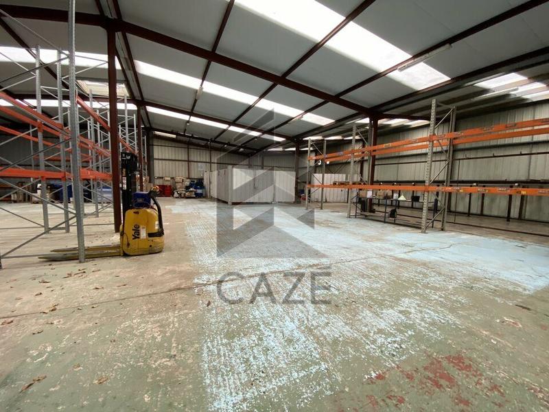Entrepôt - 745 m²