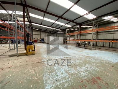 Entrepôt - 745 m²