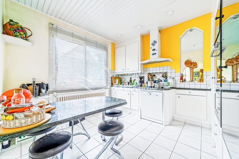 Maison - 206 m² - 9 pièces