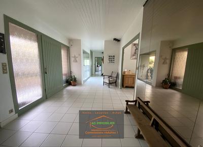 Maison - 341 m² - 9 pièces