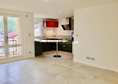 Appartement ancien - 66 m² - 3 pièces