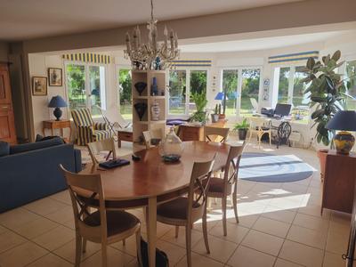 Maison traditionnelle - 200 m² - 7 pièces