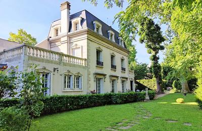 Maison - 185 m² - 8 pièces