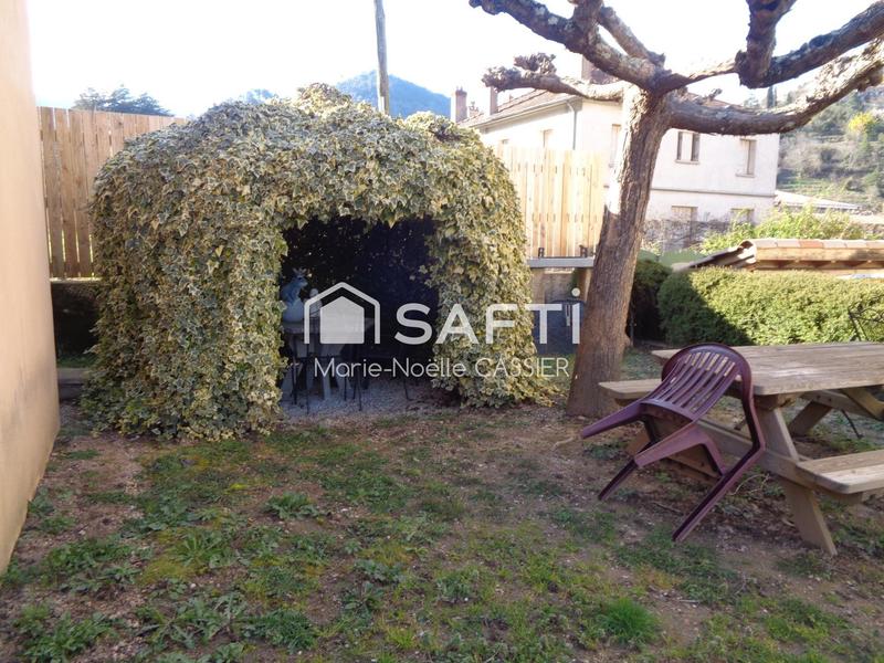 Maison - 242 m² - 14 pièces