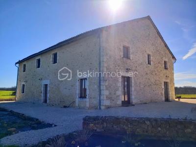 Demeure - 337 m² - 12 pièces