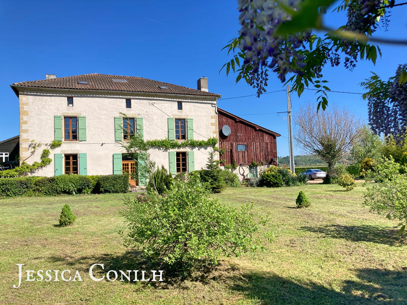 Maison - 234 m² - 7 pièces