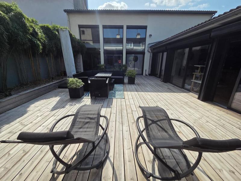 Maison - 215 m² - 10 pièces