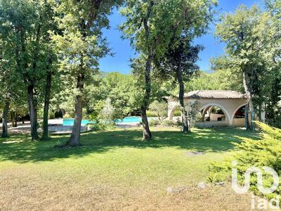 Maison - 246 m² - 7 pièces