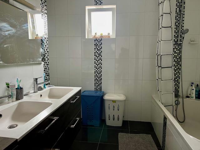 Maison - 94 m² - 5 pièces