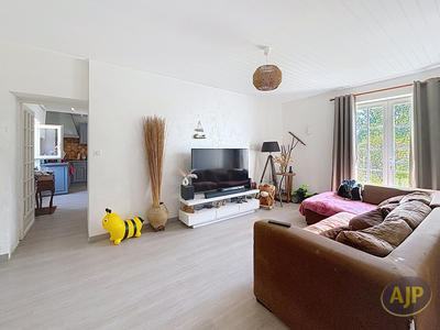 Maison - 226 m² - 7 pièces