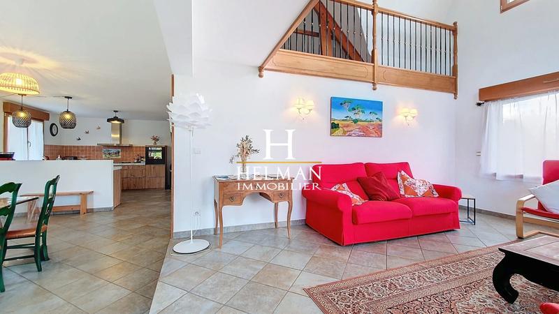 Maison - 177 m² - 7 pièces