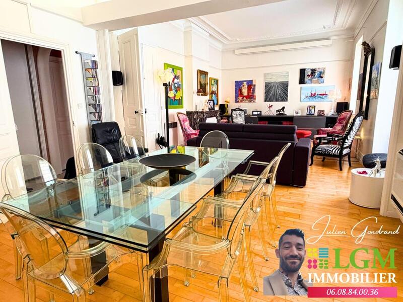 Maison de ville - 260 m² - 11 pièces