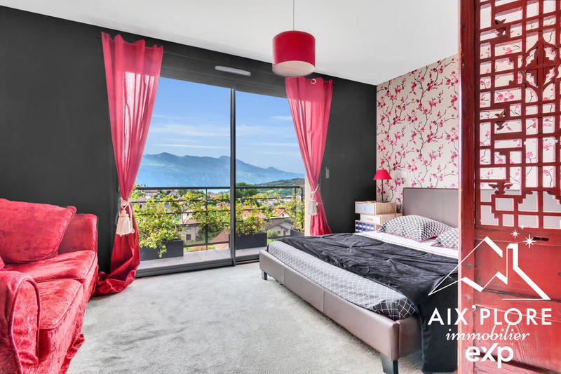 Maison - 270 m² - 10 pièces