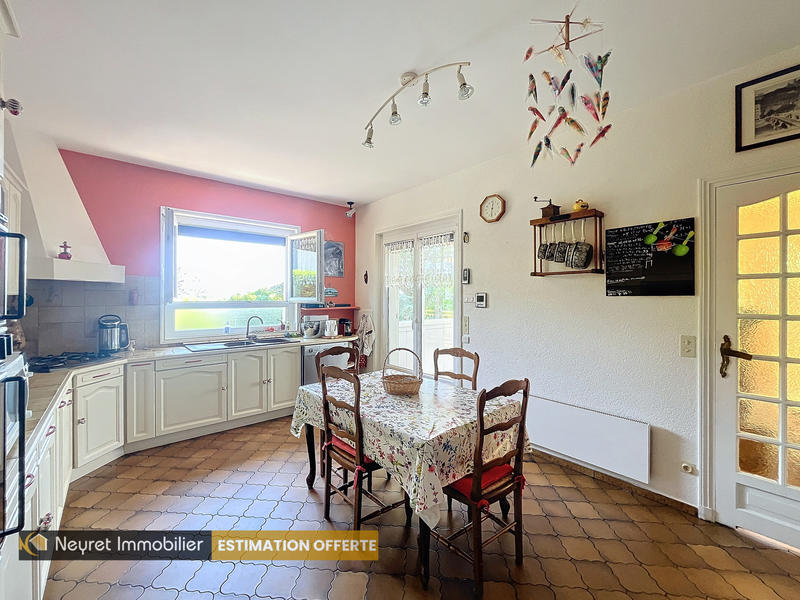 Maison - 200 m² - 8 pièces