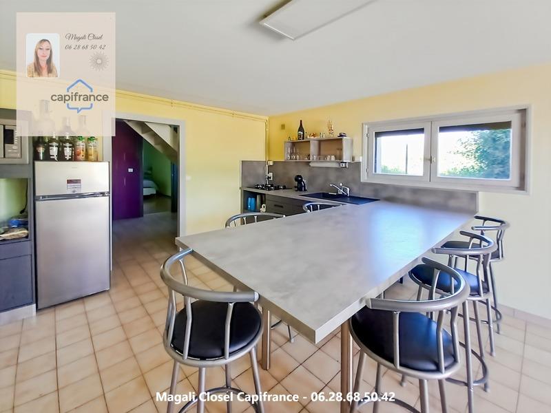 Maison - 216 m² - 9 pièces