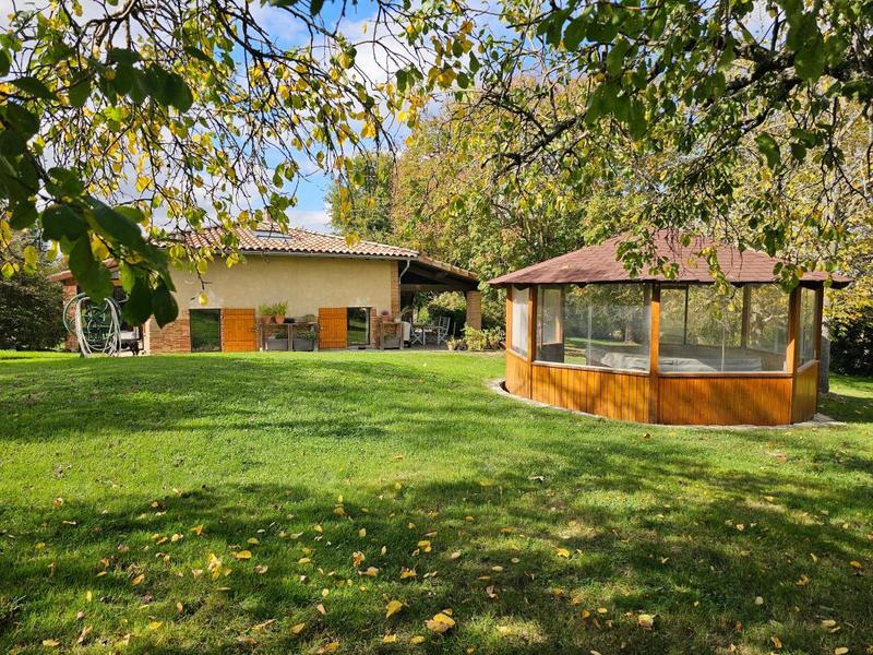 Maison - 251 m² - 6 pièces