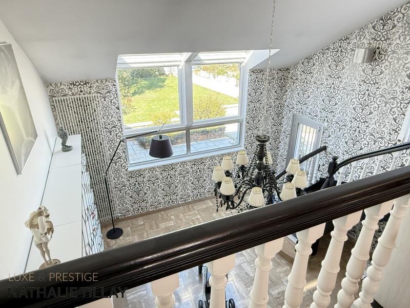 Maison - 284 m² - 9 pièces