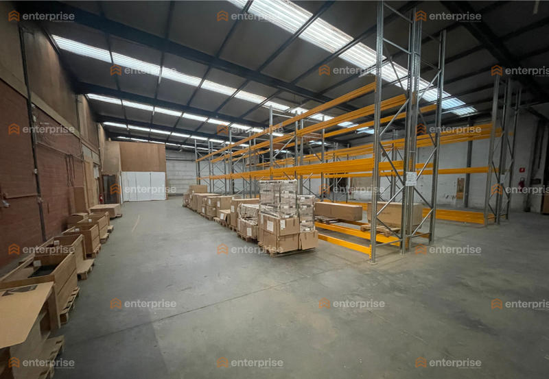 Entrepôt - 3 055 m²