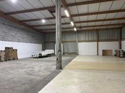 Local d'activités - 1 000 m²