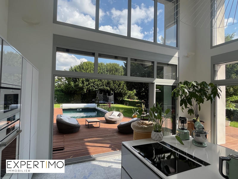 Maison - 241 m² - 6 pièces