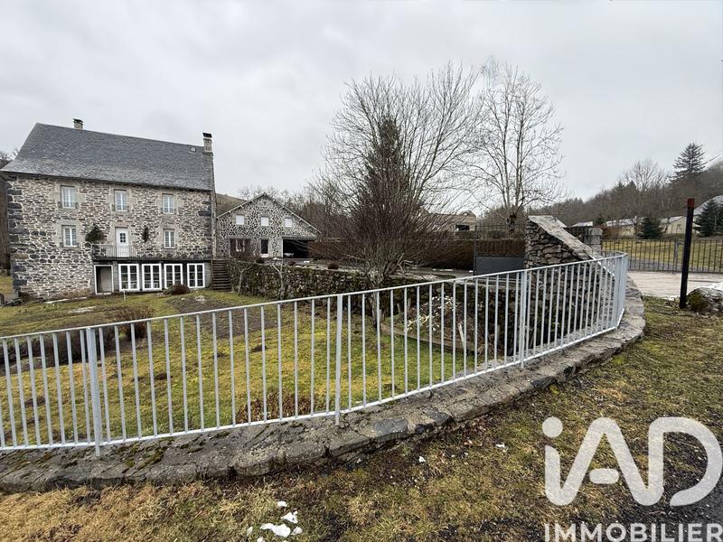 Maison - 250 m² - 11 pièces